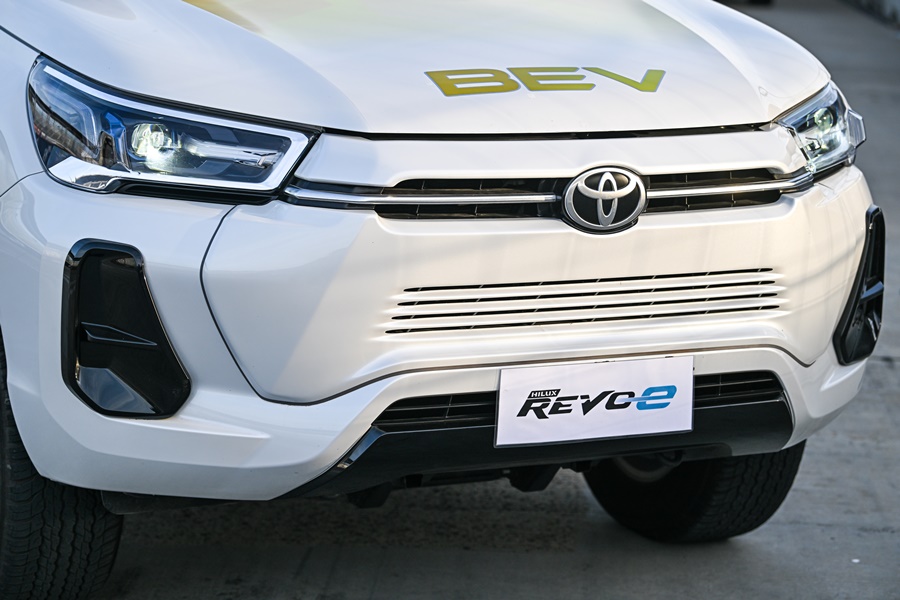 Toyota Hilux BEV, FCEV, Diesel HEV 2024